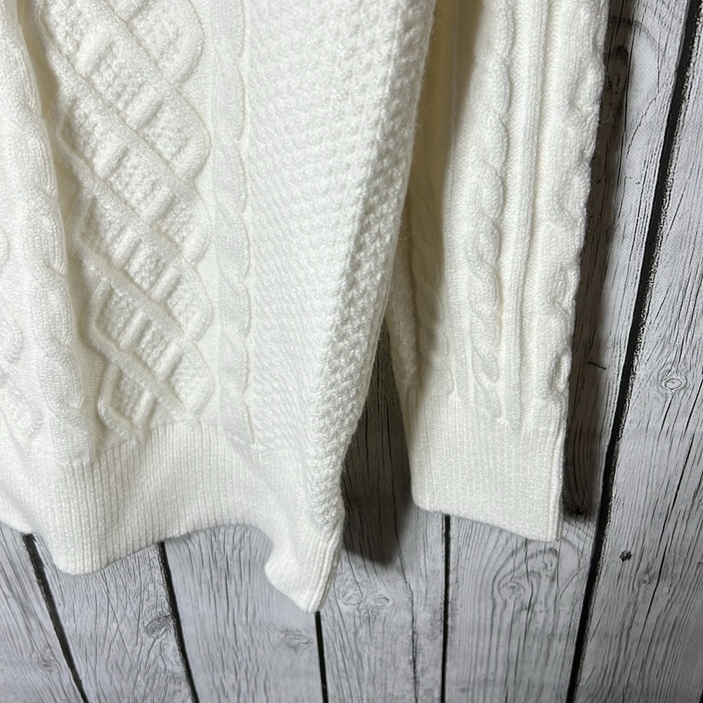 Pretty Guide sweater size Small - Picture 9 of 10